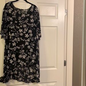 NEVER WORN   Black camisole with lightweight & breezy tunic overlay   🖤🤍🖤🤍🖤